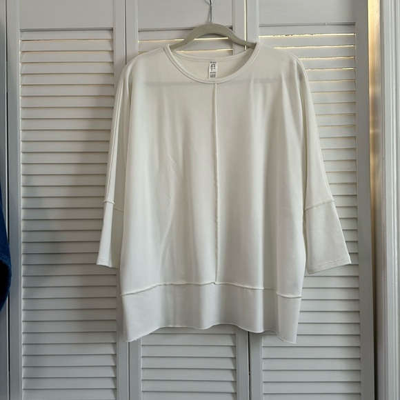 SPANX Perfect Length Top, Dolman 3/4 Sleeve
Powder / M - Picture 1 of 4